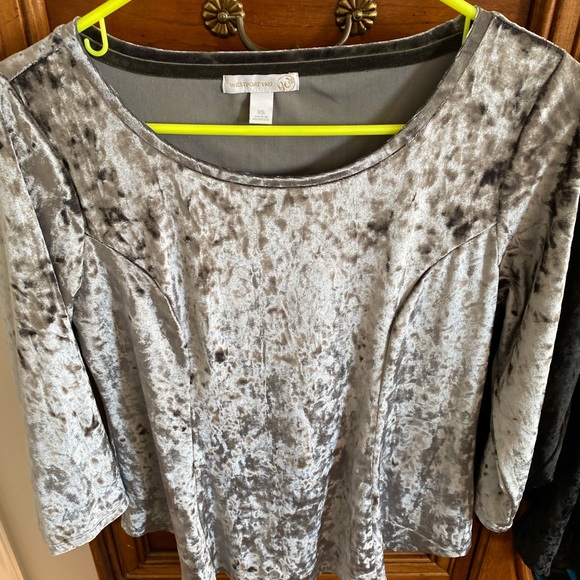 Lot of 2 Crushed Velvet Westport tops size XS from Dressbarn - Picture 3 of 8